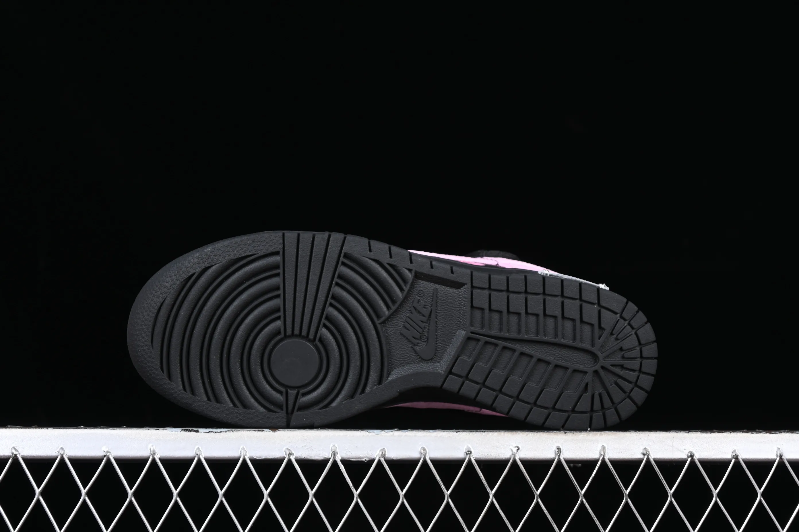 All Categories Nk SB Dunk Series Nk SB Dunk Low Low-top Sneakers Nk Dunk Low Bubble Jellyfish Neon Interstellar Millennium Cyber ​​Hot Girl Sweet Cool Customized Deconstructed Strap Casual Sneakers FD1232-001